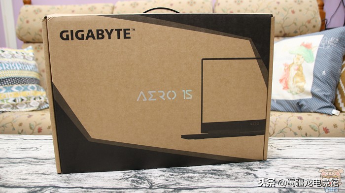 技嘉aero15xv8详细评测,技嘉游戏本aorus15x