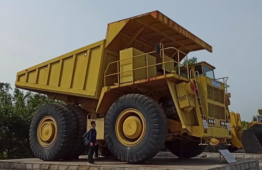 抚顺超大矿坑,辽宁抚顺矿坑