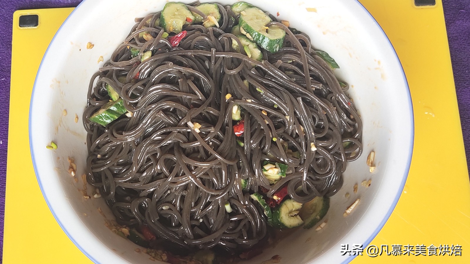 好吃的蕨根粉调料,凉拌蕨根粉怎么做才好吃