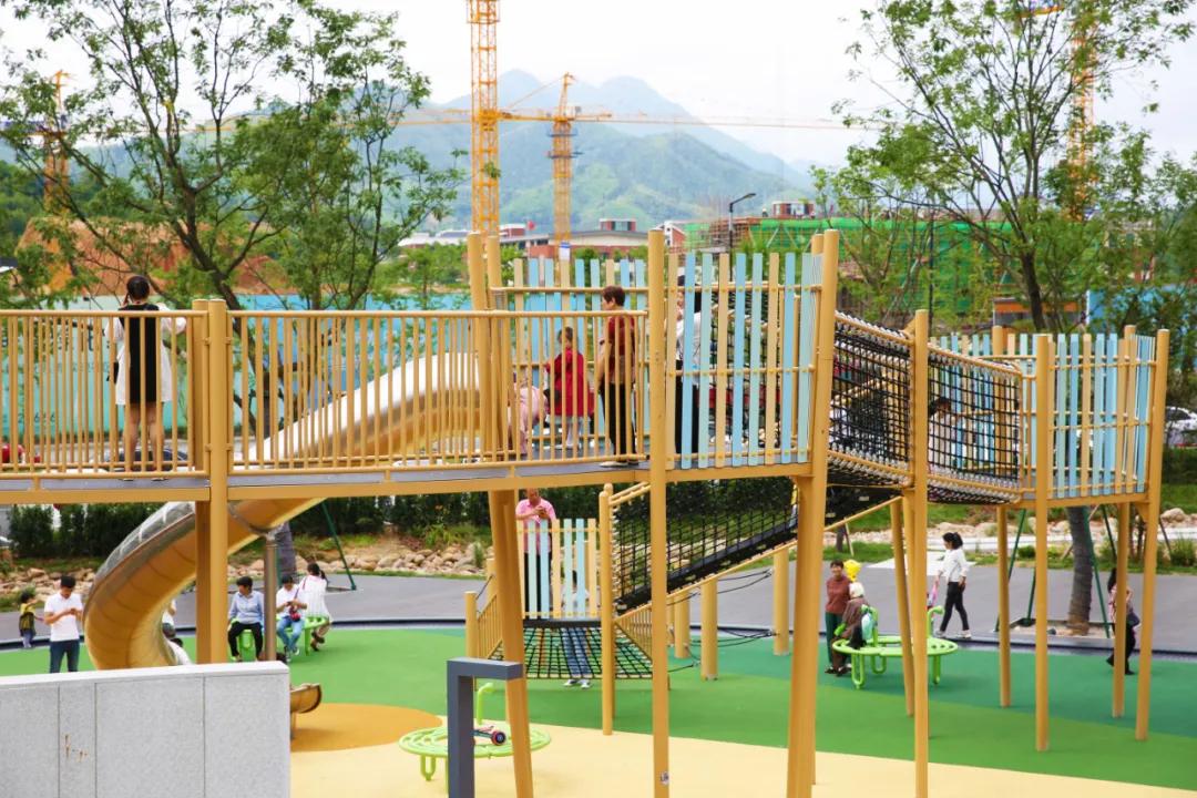 篮球场亲子运动健身,全民健身公园篮球场开放时间