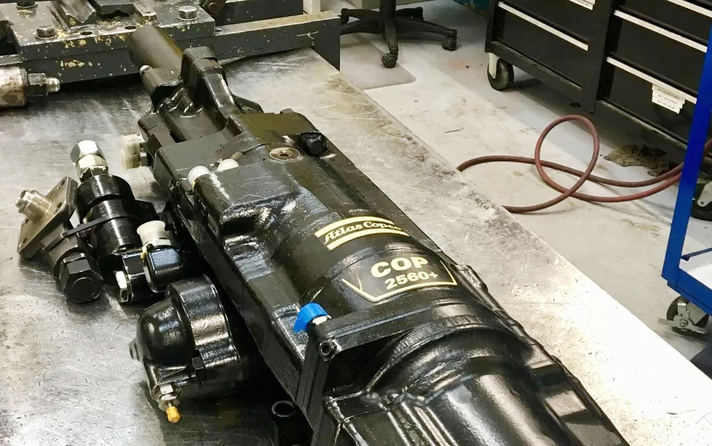 液压凿岩机钎尾润滑油的作用,油气润滑