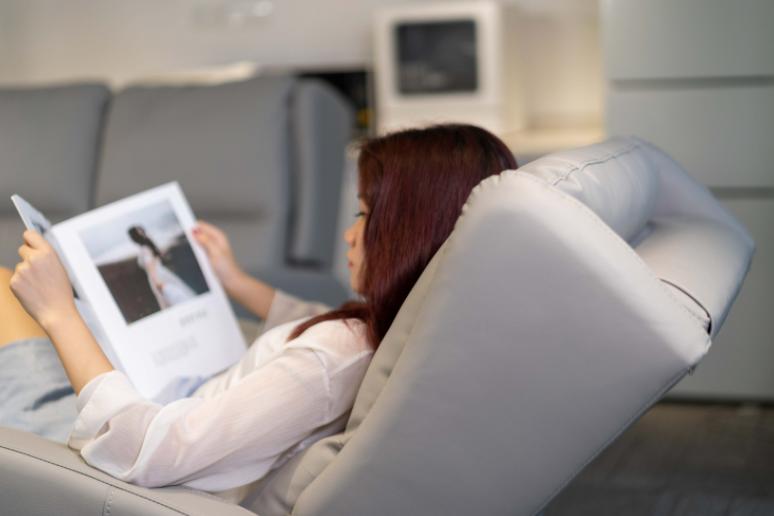 沙发选木质还是用布艺好,现在客厅还选红木沙发吗