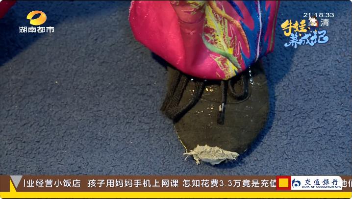 武术课里的小女孩,8岁女童武术课