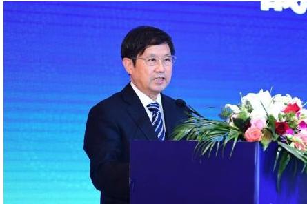 从乡村崛起的首富,从普通教师到中国首富