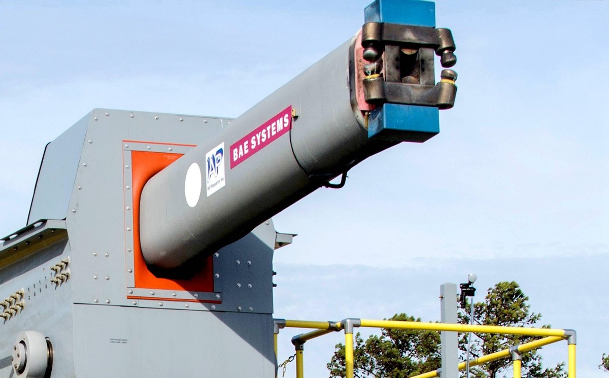 黑科技！央视曝光国产电磁炮，不*飞机打**、航母，用来打山火？