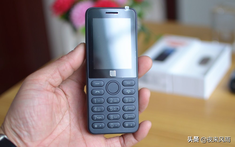 多亲AI电话QF9：年轻人第一台老年机，老年人第一台智能机