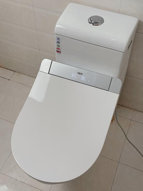 卫玺智清洁智能马桶盖：六档水温精准掌控，多重清洗人性设计