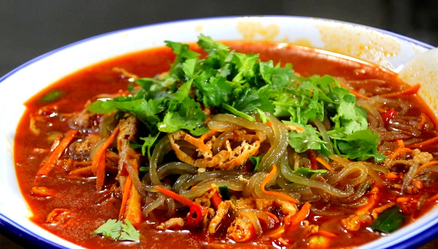 潘姥姥重庆酸辣粉正宗做法,乡村潘哥做猪血