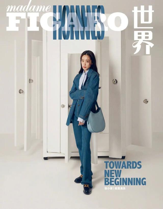 张小斐独自为李焕英扫墓,张小斐李焕英看电影穿的衣服