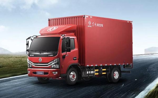 爱自由爱运输赵国永与多利卡飞驰在路上