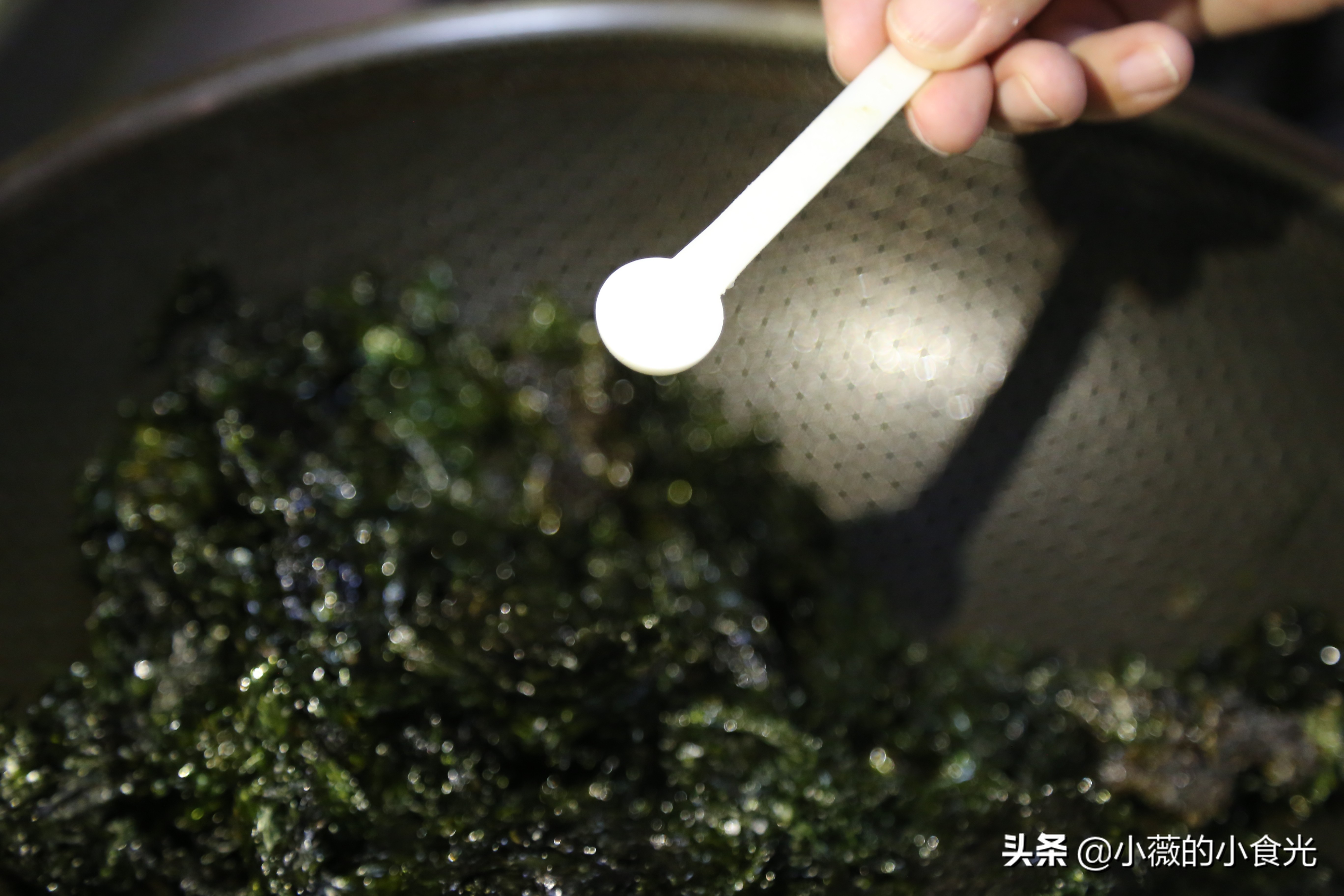 挑战用紫菜做酥脆美味、入口即化的海苔,在家几块钱5分钟就搞定