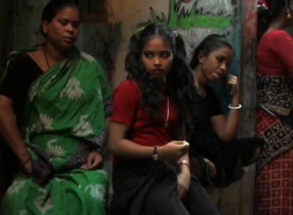 美国女记者卧底贫民窟,美国女记者去印度贫民窟