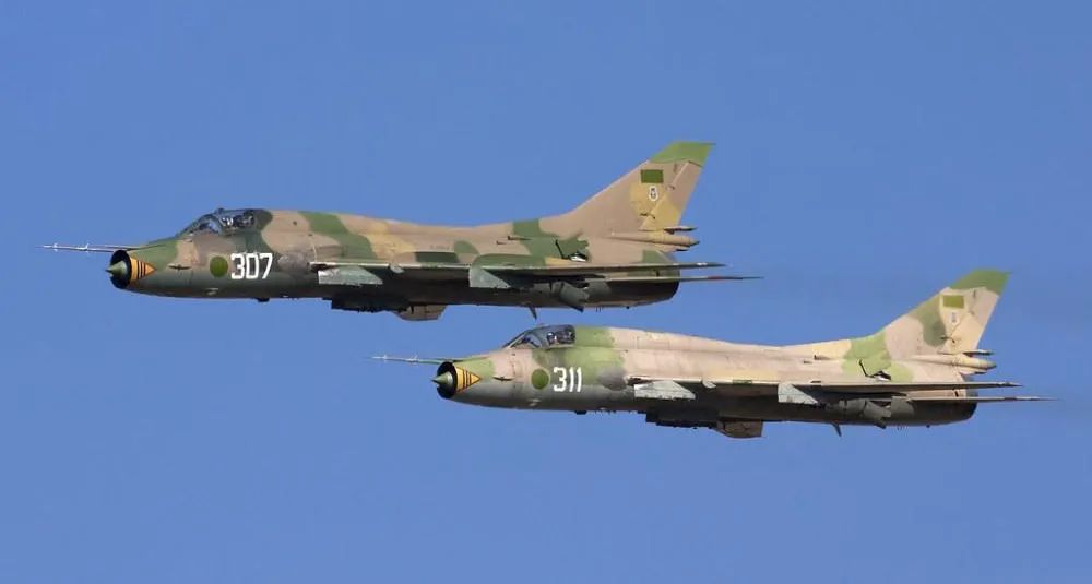 为什么说f14雄猫是一代经典,f-14雄猫战斗机为什么会退役