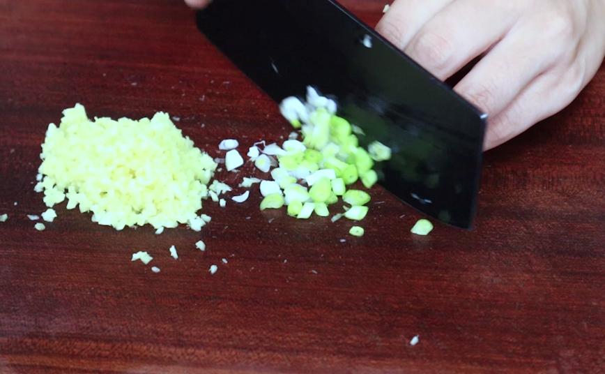 早餐想吃包子，教你懒人做法，10分钟搞定，比猪肉香，关键还低脂