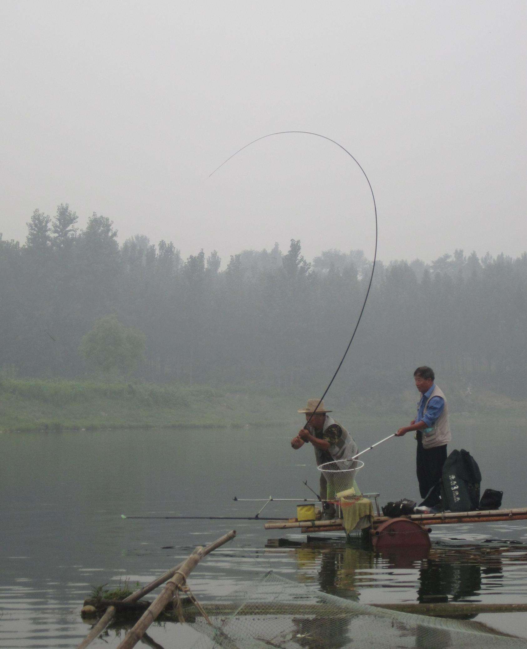 为啥钓鱼总是脱钩或者断线,钓鱼断线的原因分析及预防