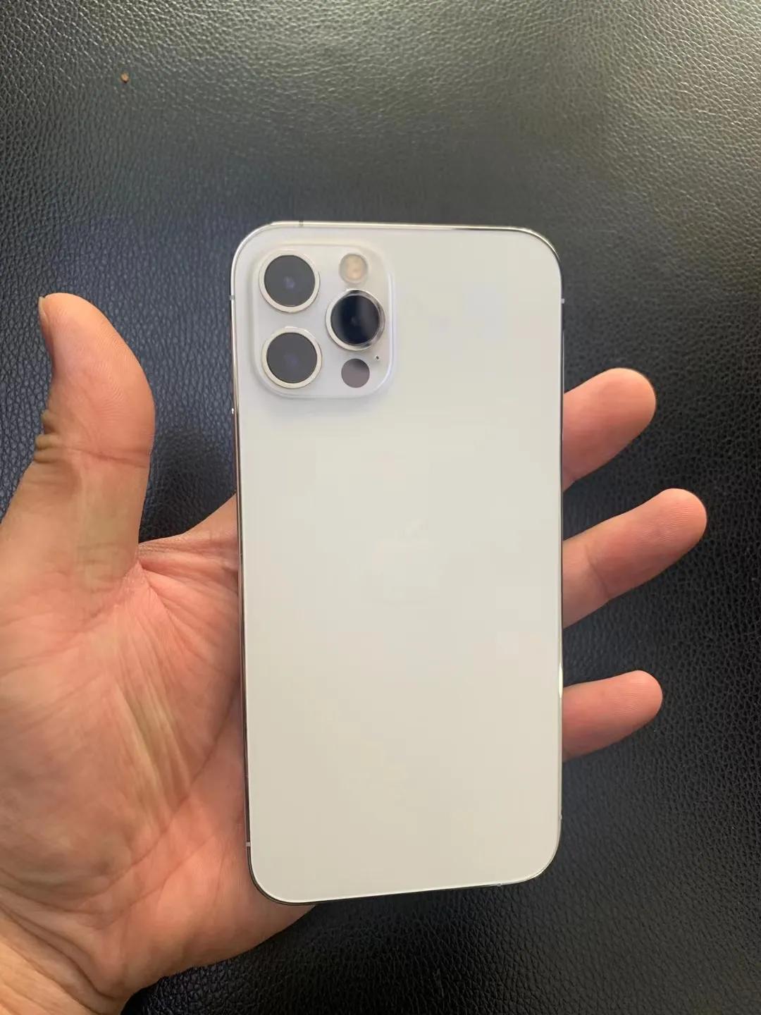 给手机贴膜的教程视频,给手机贴膜都这么轻松