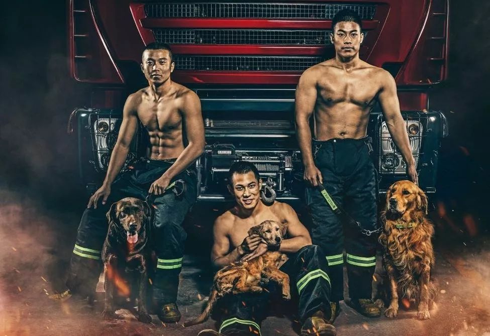 澳大利亚慈善消防员,澳大利亚消防员写真台历