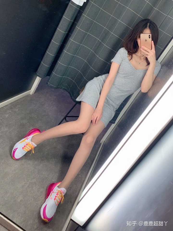 拥有一双纤细长腿,小孩拥有一双长腿