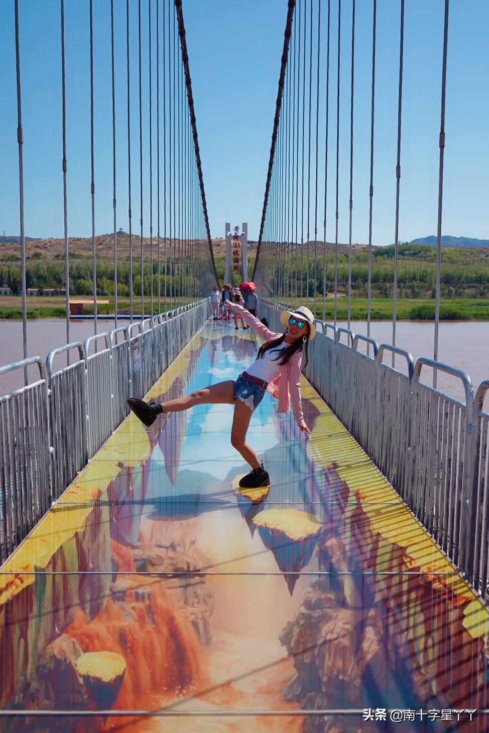 宁夏沙坡头沙漠美景,沙坡头沙漠区和黄河区