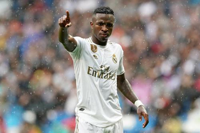 巴萨皇马逆转,皇马巴萨分别拿下巴西新星