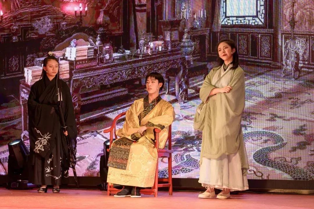 转新学校不适应,读了国际学校反而很迷茫