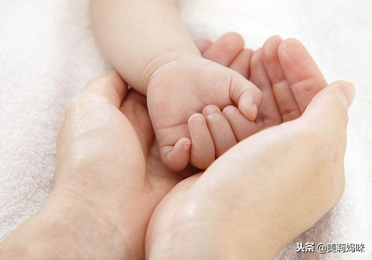 新手爸妈需知道：新生儿手脚冰凉不是因为冷，那是啥情况？