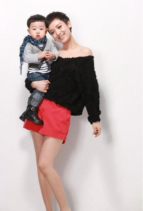 郑恺苗苗疑是喜当爸爸妈妈,郑恺苗苗晒照庆祝结婚一周年