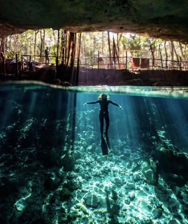 自然奇观水下世界,水下世界非常神秘而美丽