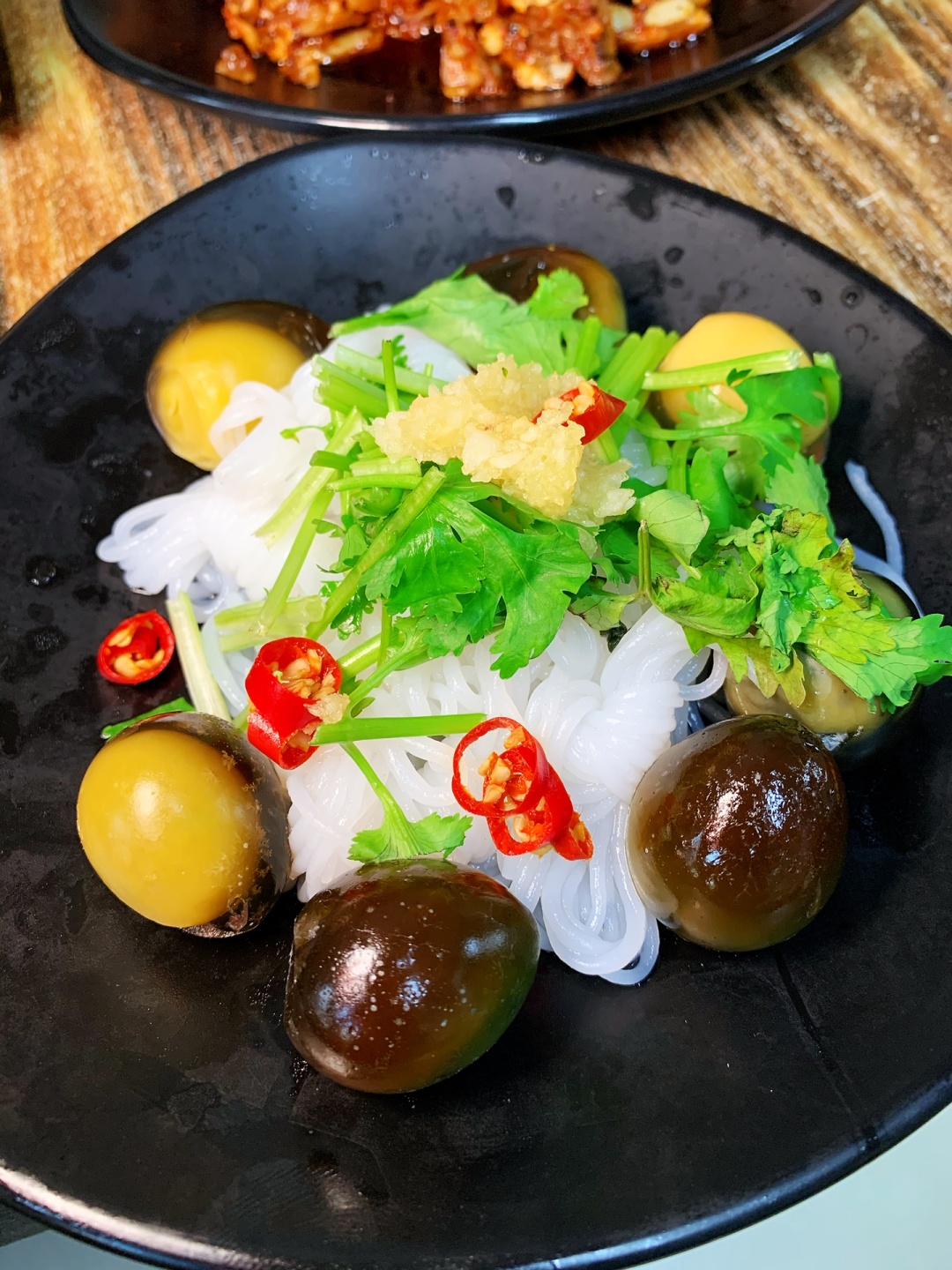 10张桌子的烤鱼店铺需要几个员工,长春市十张桌火锅