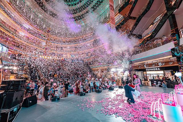 五一期间购物中心,五一消费实体回暖