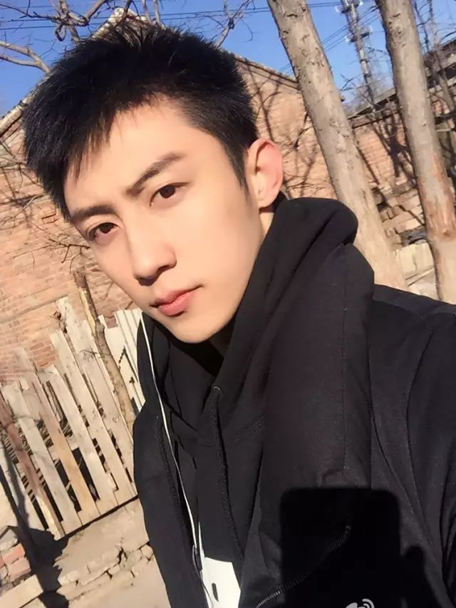 男发两侧不露头皮修剪技巧,男生发尾干枯分叉怎么剪