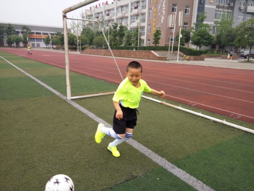 小小少年足球教学,青少年足球成长之路