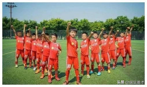 看呆了！过半场就起脚，9岁足球小将不停球打进天外飞仙世界波