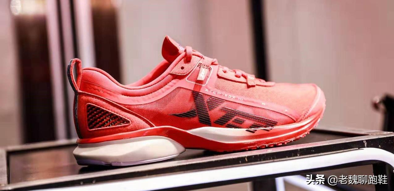四大跑鞋对比阿迪耐克,耐克和阿迪顶级跑鞋真实测评