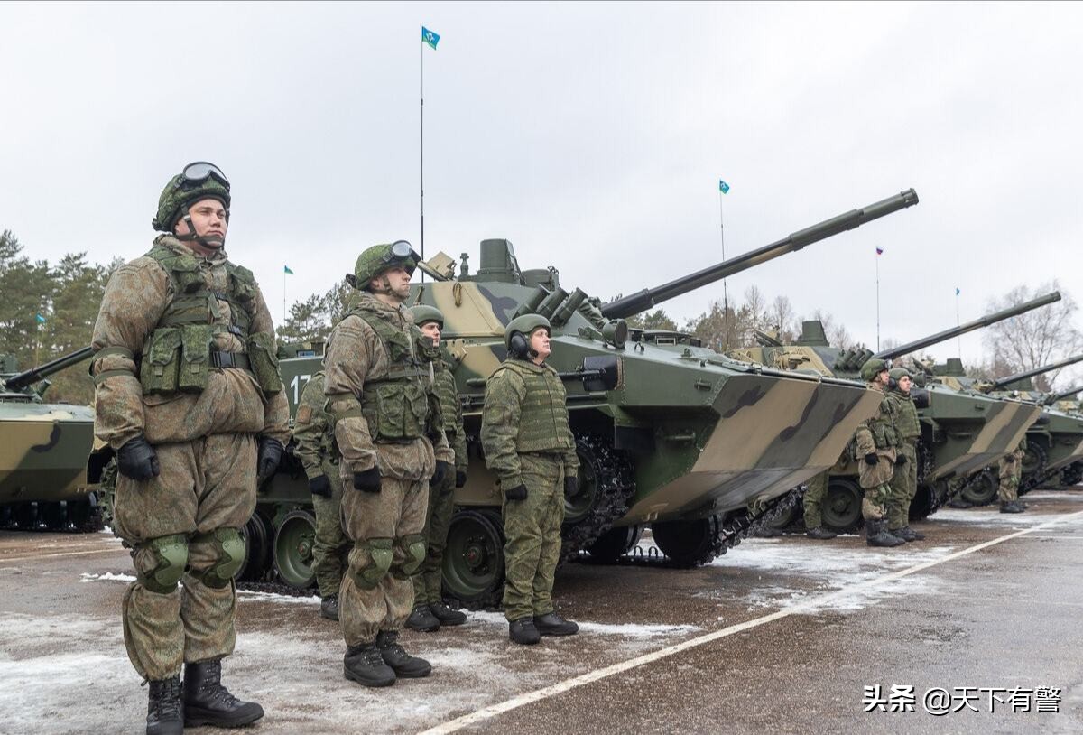 俄士兵入伍学习的第一个技巧：教你如何被人从身后勒住脖子后脱身