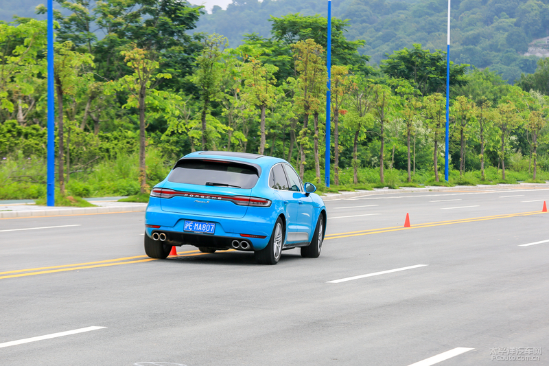2019款保时捷macans运动suv之选 (2022款保时捷macan s深度试驾2.9t)