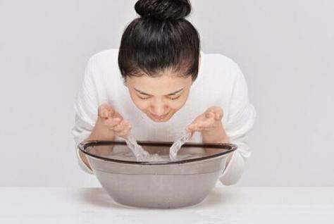 头发干枯毛躁油腻怎么办,头发干枯油腻细软