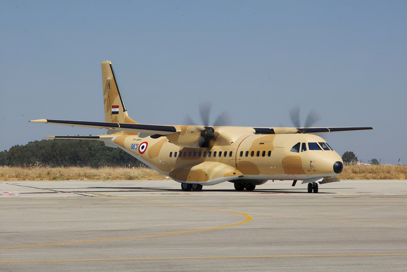 突发2件怪事：印军勒紧裤腰带买运输机，英舰艇穿航台海高调炫耀