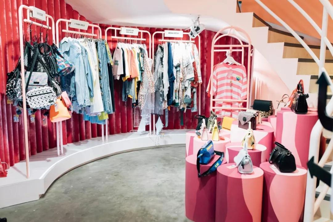 泰国便宜小众潮牌衣服,最近很火的泰国潮牌衣服