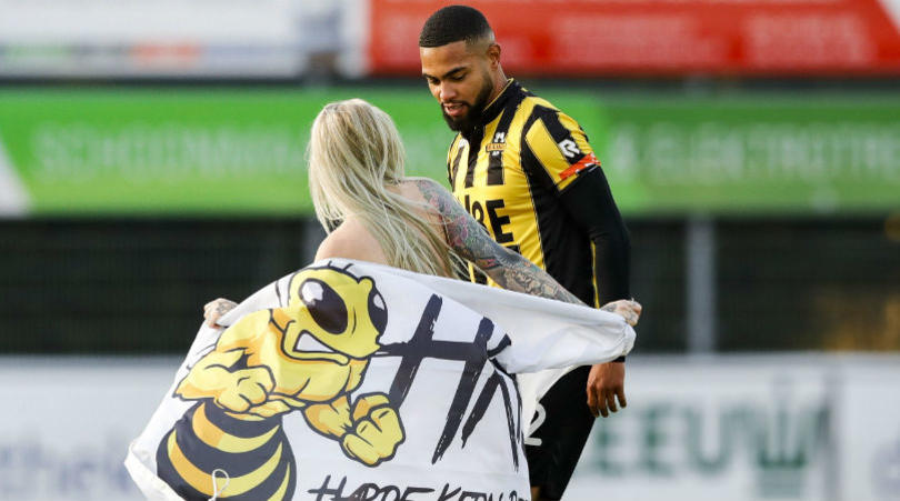 球场入侵事件,球员袭击女裁判