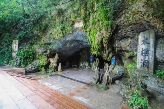 探秘太极洞,天然洞穴游览太极洞