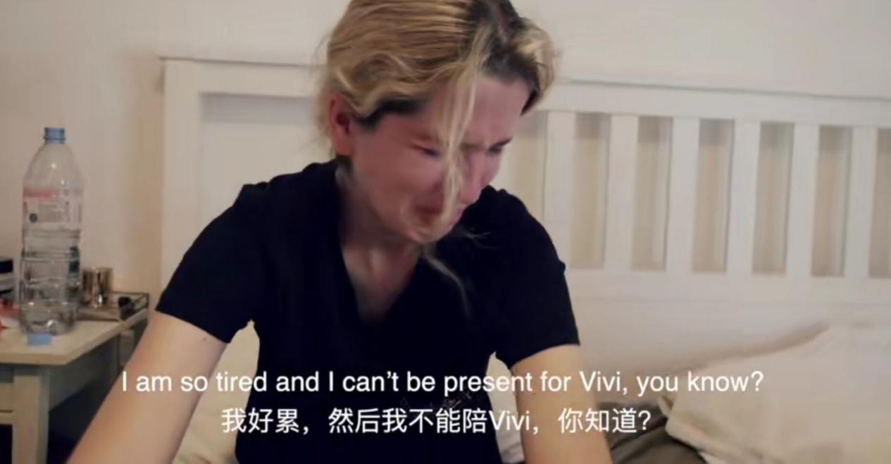 41岁章子怡产后复出疲态明显,产后妈妈溢奶抑郁