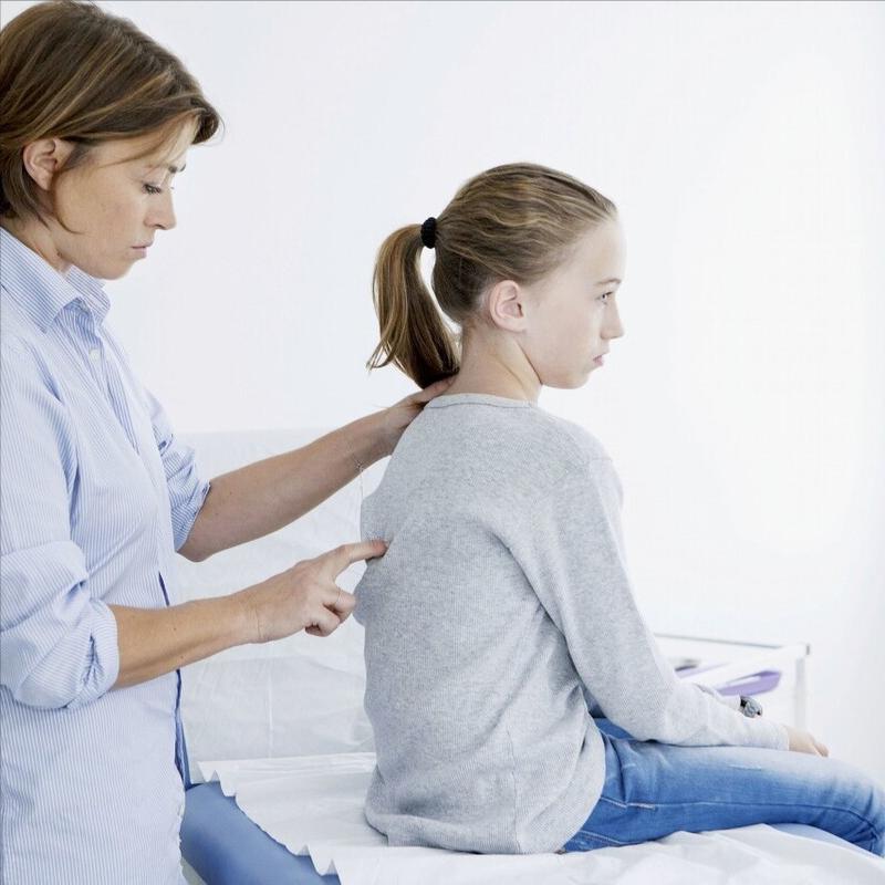 家长一定要给孩子买书桌,家长给孩子买的书桌