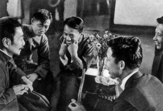 鲁迅与香烟：只吸彩凤牌廉价烟，一生烟不离手，想戒戒不掉