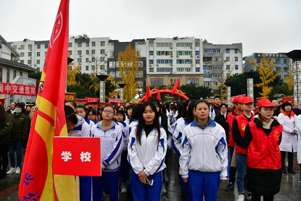 “主动检测，知艾防艾，共享健康”，阆中在行动