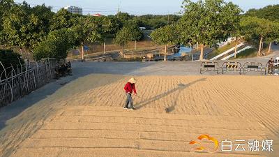 走在乡间小路观赏田园风光体验,看田园风景品乡间生活尝农家美食