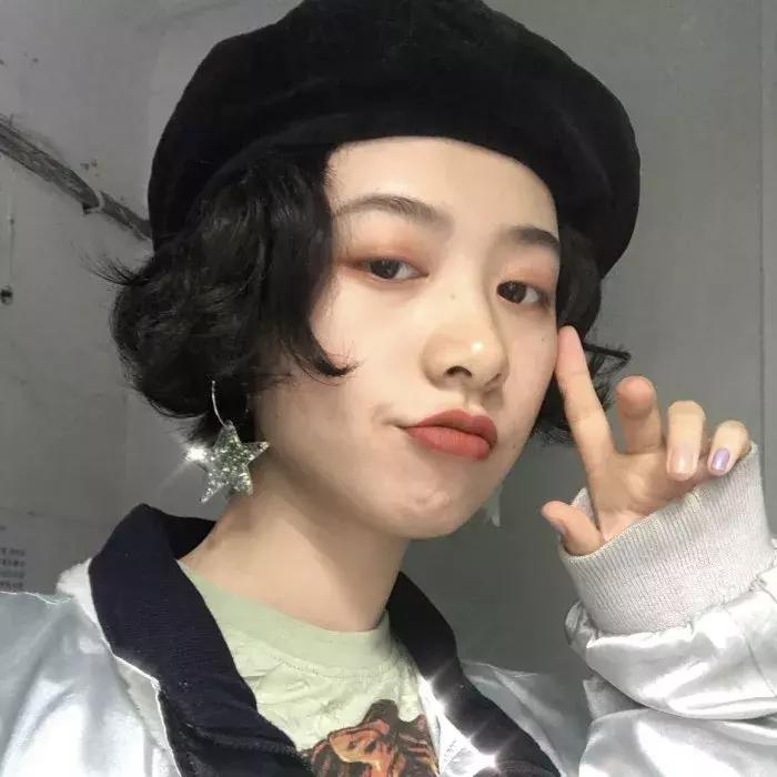 短发卷发怎么打理好看,不用打理又好看的短发