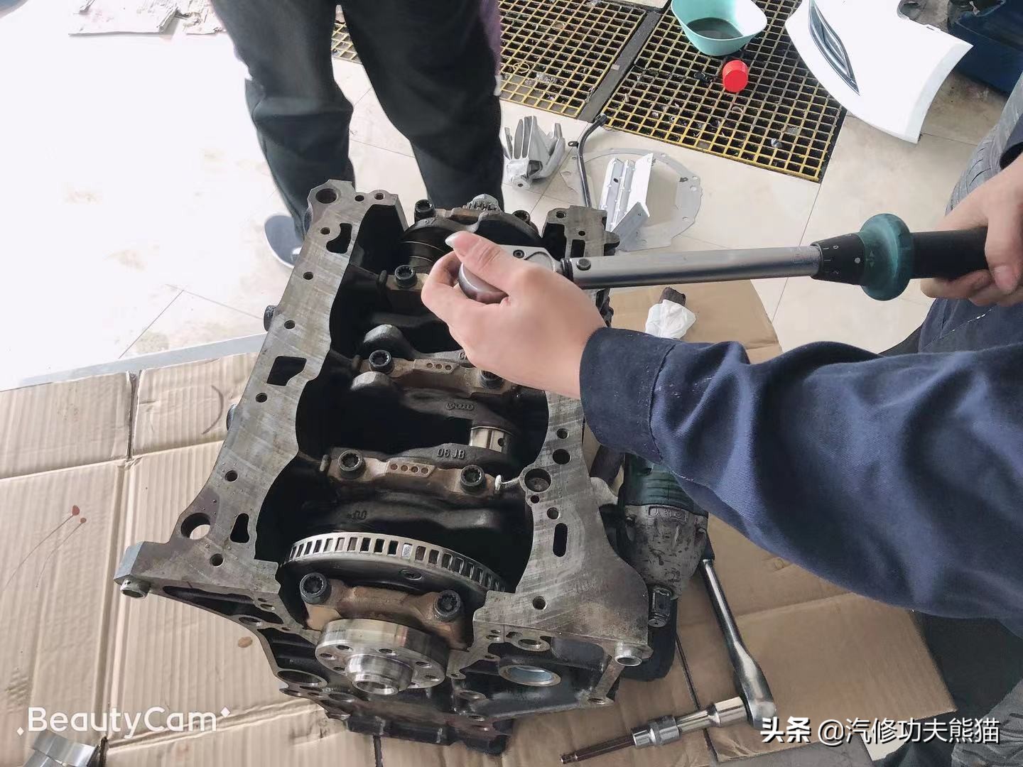 2013款奥迪a4l烧机油怎么解决,奥迪a4l突然全车无电是什么原因