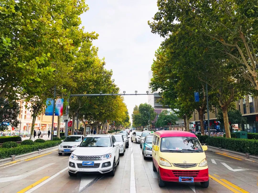 济南泉城路最新变化,济南泉城路限时步行吗