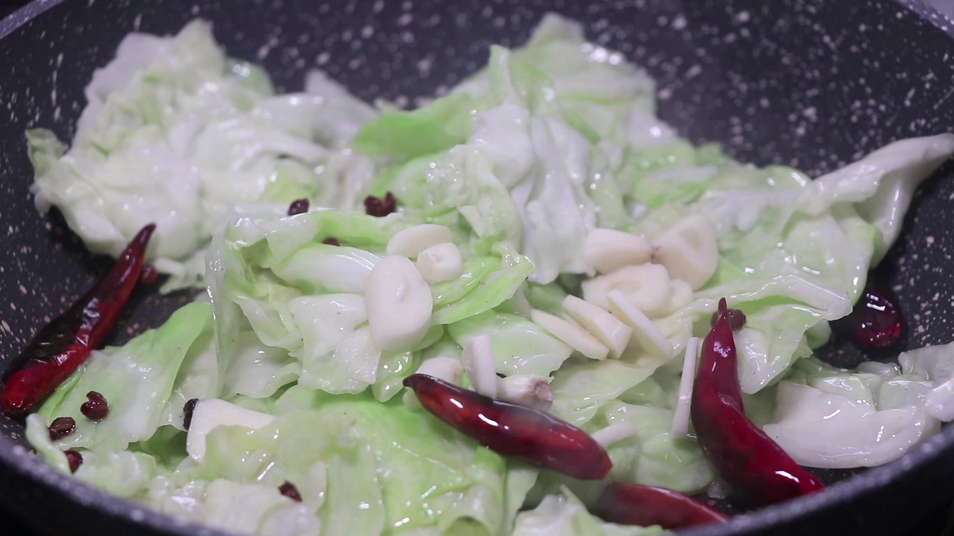 火爆大头菜怎么做又脆又爽口，教你一招，学会了一样好吃